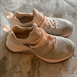 Nike training sneakers brand new !